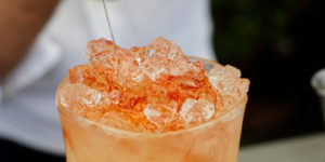 Los cócteles con guiños al vino del Pool Bar 1 Abadía Retuerta 01 los cocteles con guinos al vino desk x2 Abadía Retuerta