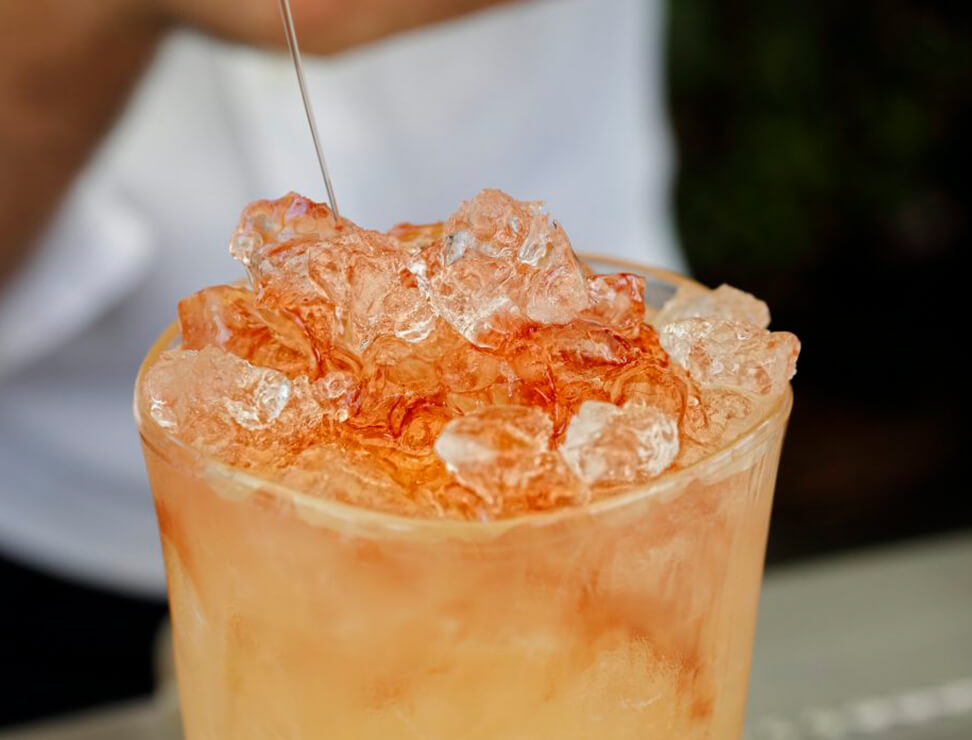 Wine-inspired cocktails at the Pool Bar 13 Abadía Retuerta DISTRIB los cocteles con guinos al vino Abadía Retuerta