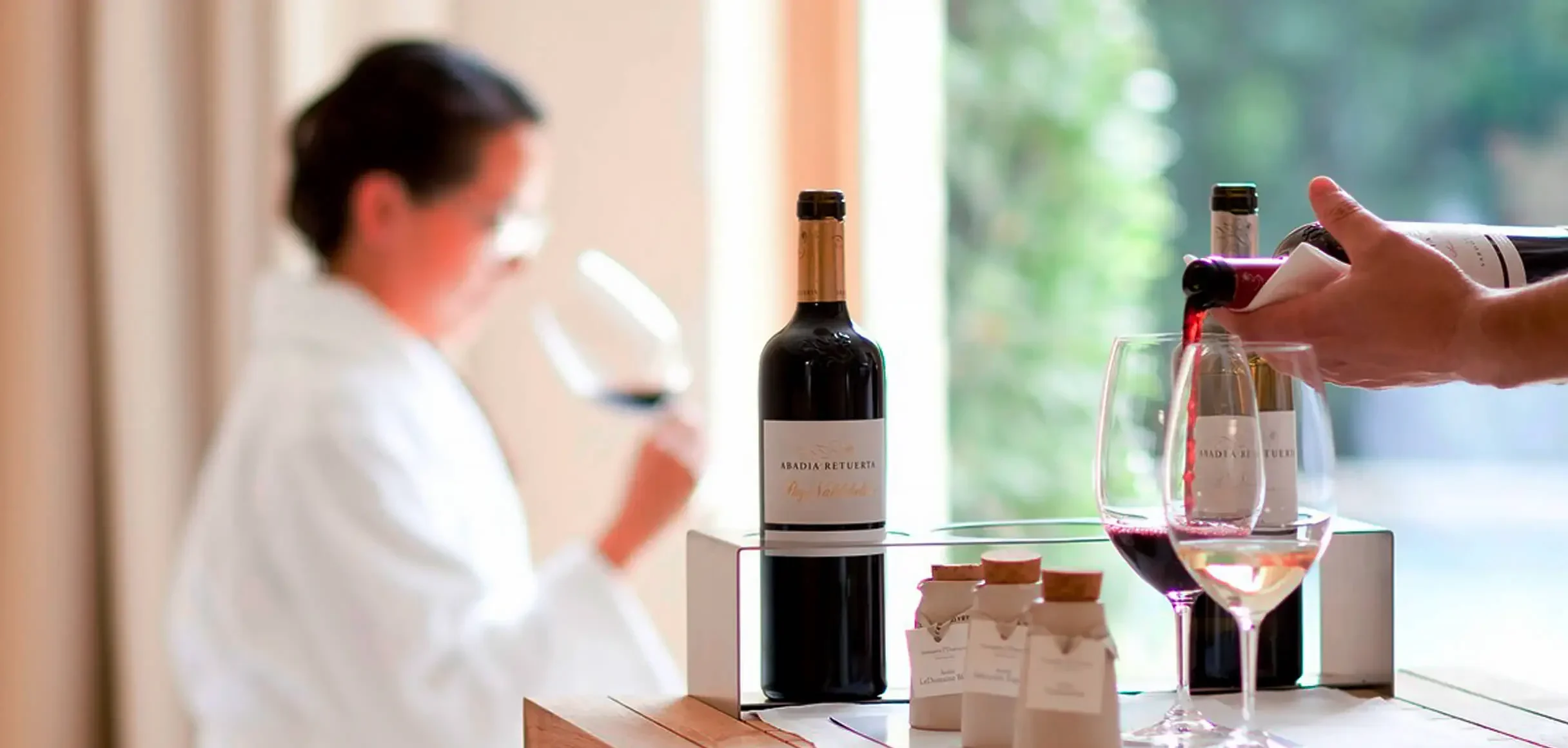 04-a-sanctuary-for-your-well-being-carousel-desk-x2