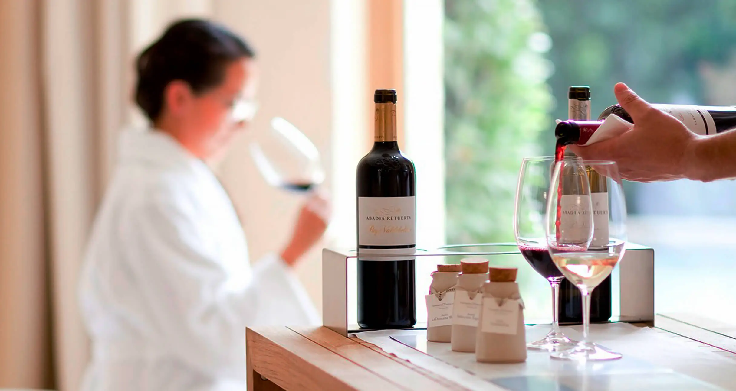 04-un-santuario-para-su-bienestar-carrusel-desk-x2