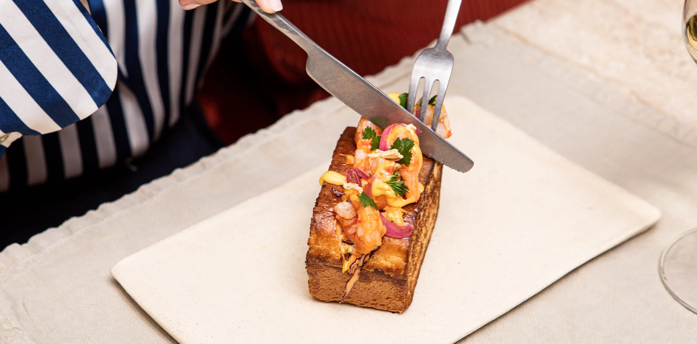 Vinoteca 4 Plato-Vinoteca-web-desktop