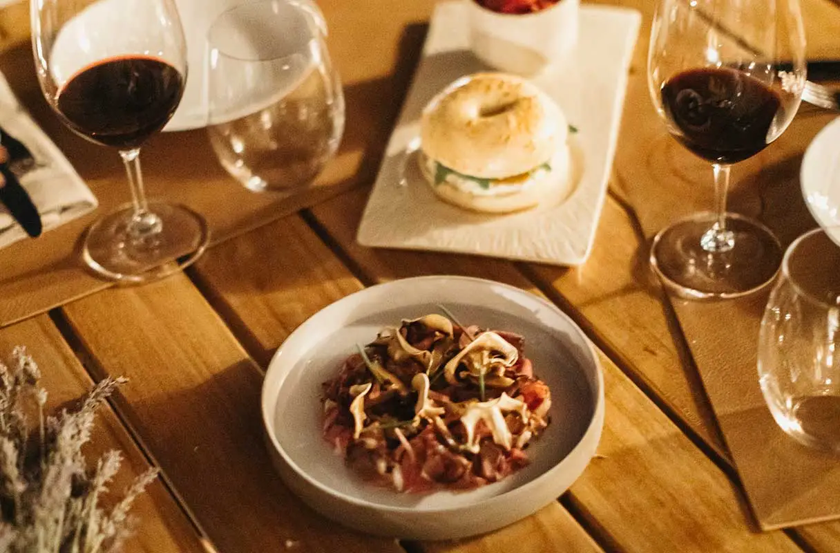 Hospedería 1 Terraza-de-la-Hospederia-Comida-D