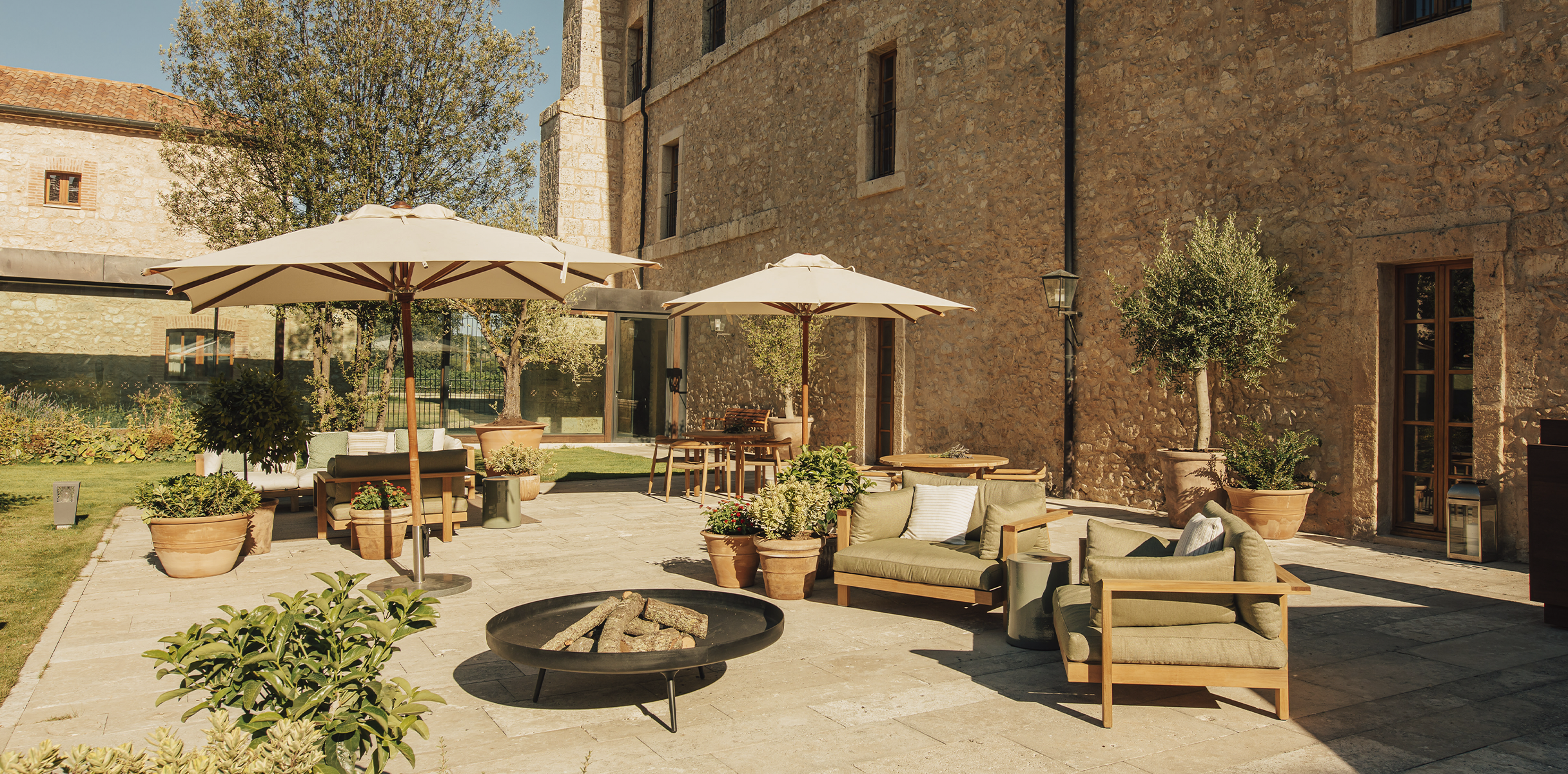 terraza-hospederia-hotel-en-exclusiva CC1CC1