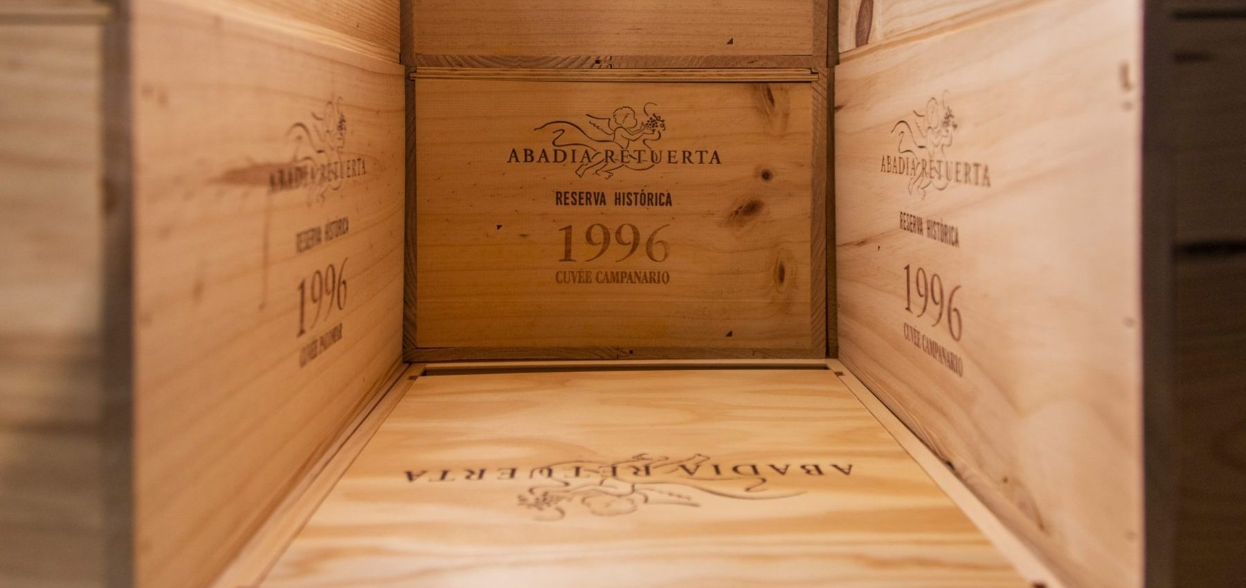 Cata de Añadas Históricas 2 Abadía Retuerta_A.Históricas_cajamadera_CuvéeCampanario1996_detalle_hor